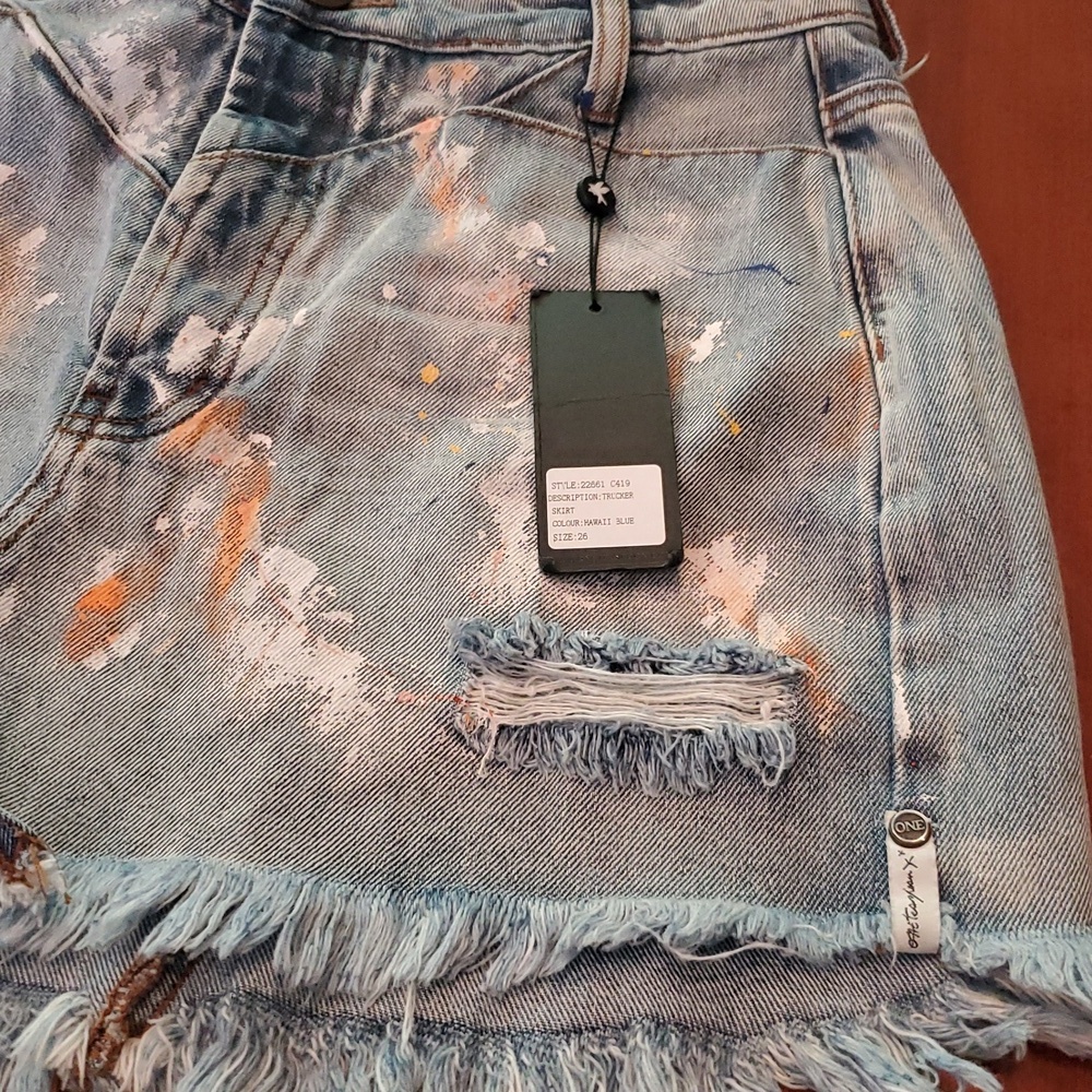 One Teaspoon by Revolve Denim Paint Splash Rocker Skirt. Size 26 - Picture 9 of 9